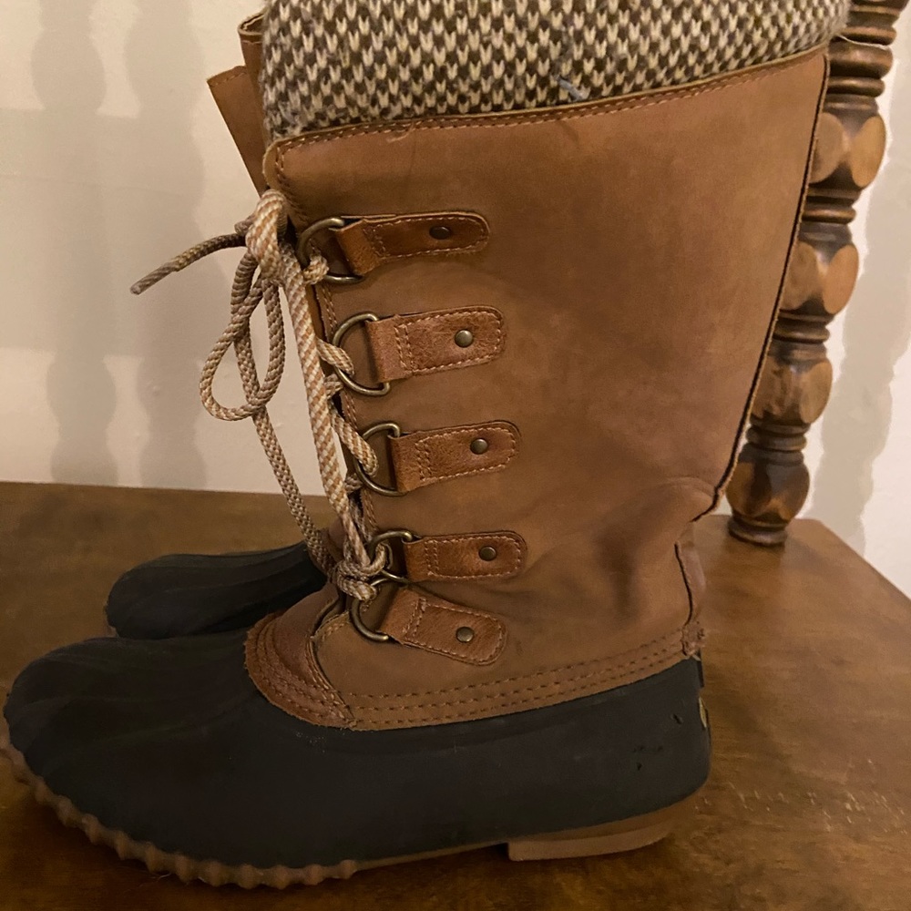 COPY - ESPIRIT SNOW BOOTS SZ 9